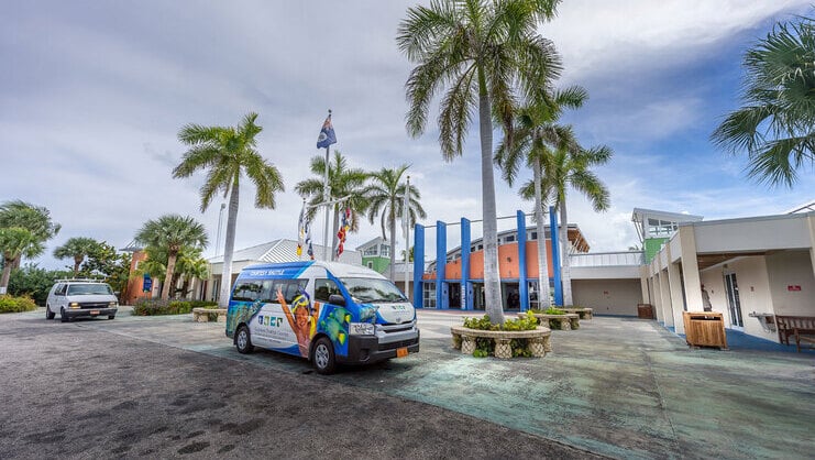 picture of front entrance of turtle farm