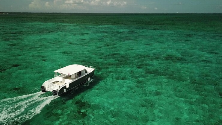 picture of a boat in the sea